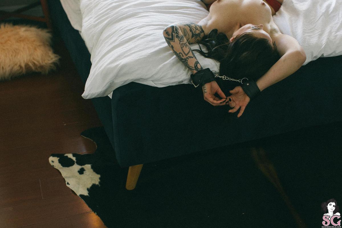 brittsuicide-bedroomeyes-39.jpg