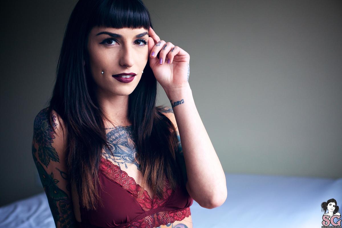 brynx-missbeehaven-03.jpg
