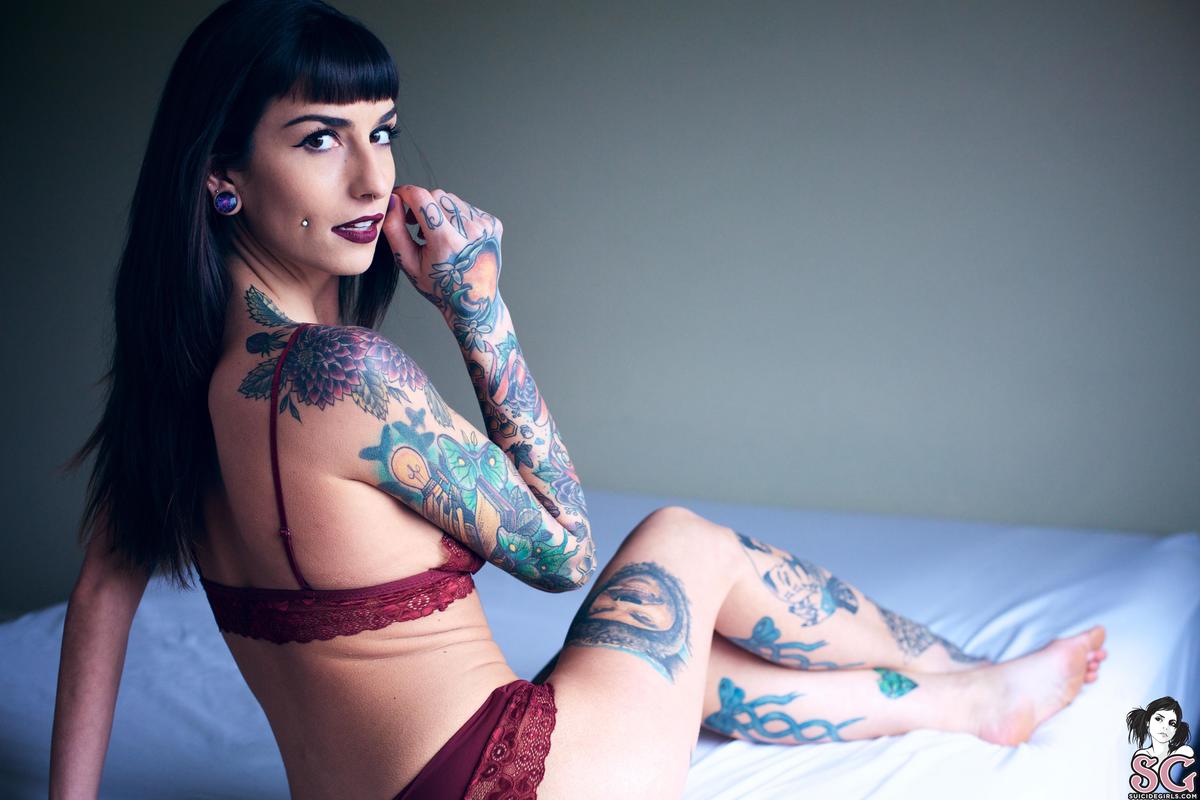 brynx-missbeehaven-05.jpg