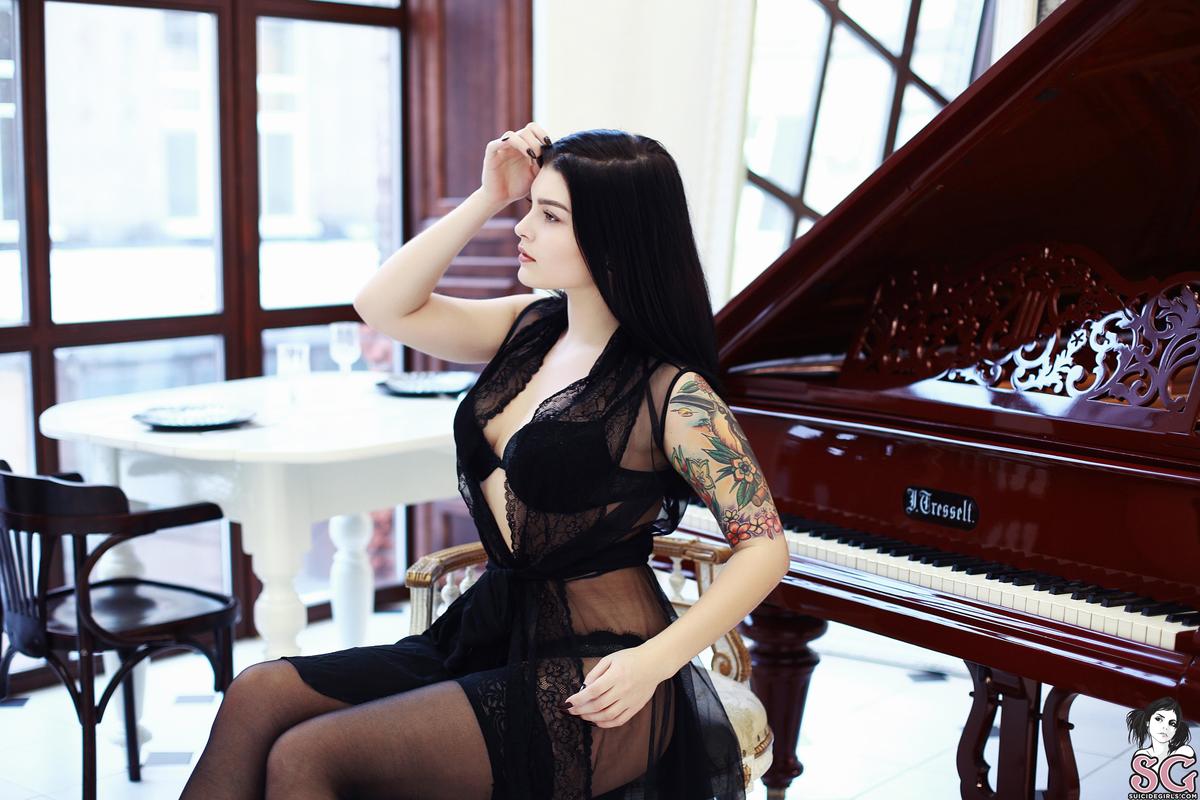 zeezee-fleurnoire-01.jpg