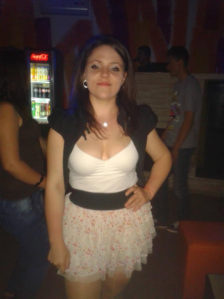 claudiacleavage.jpg