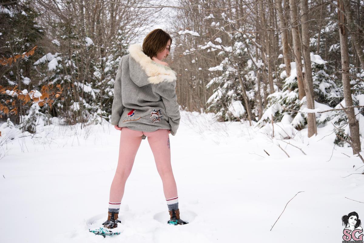 jenin-snowshoes-07.jpg