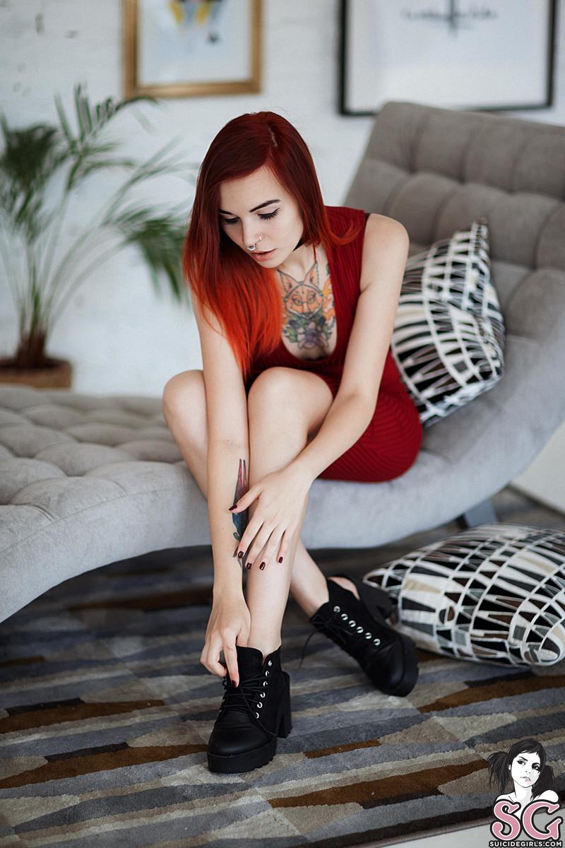 ivylina-crimson-03.jpg