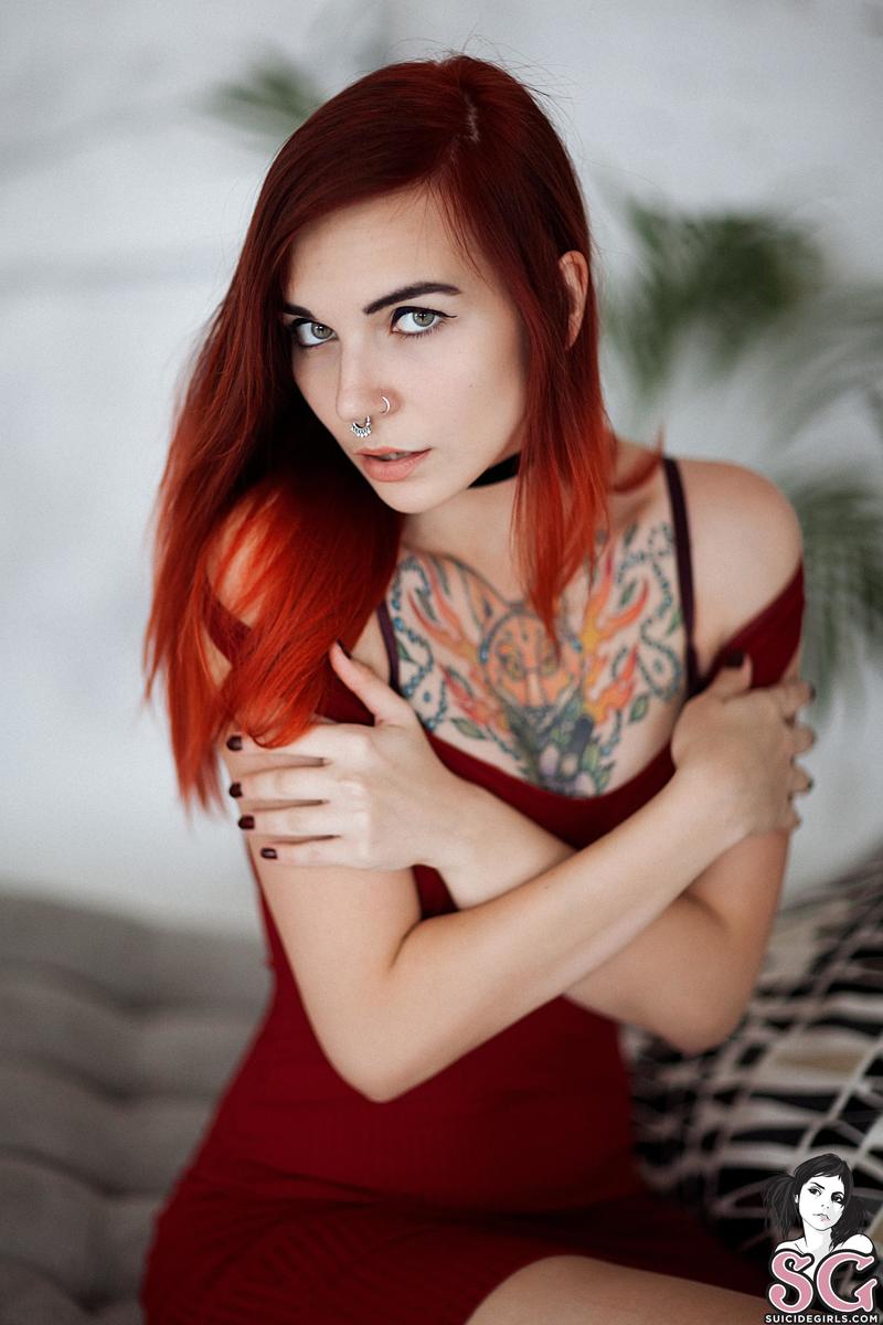 ivylina-crimson-05.jpg