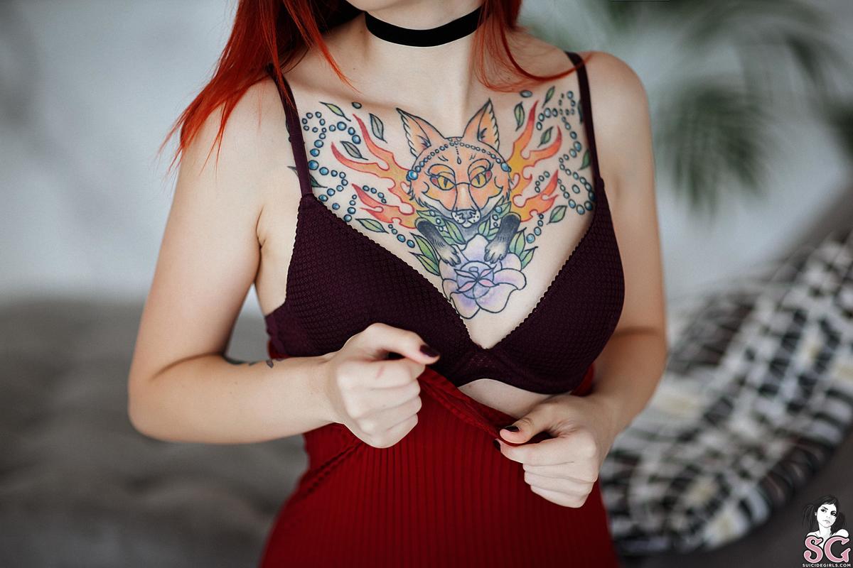 ivylina-crimson-07.jpg