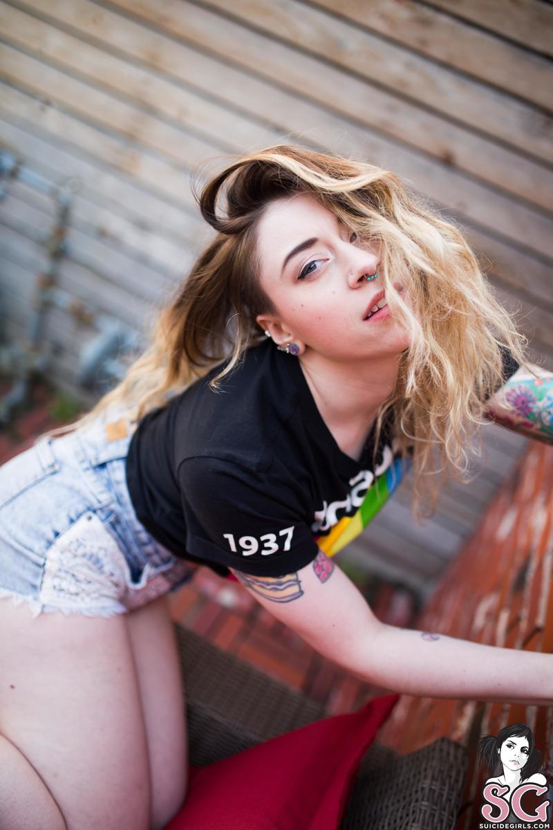 zephyrine-sunworship-03.jpg