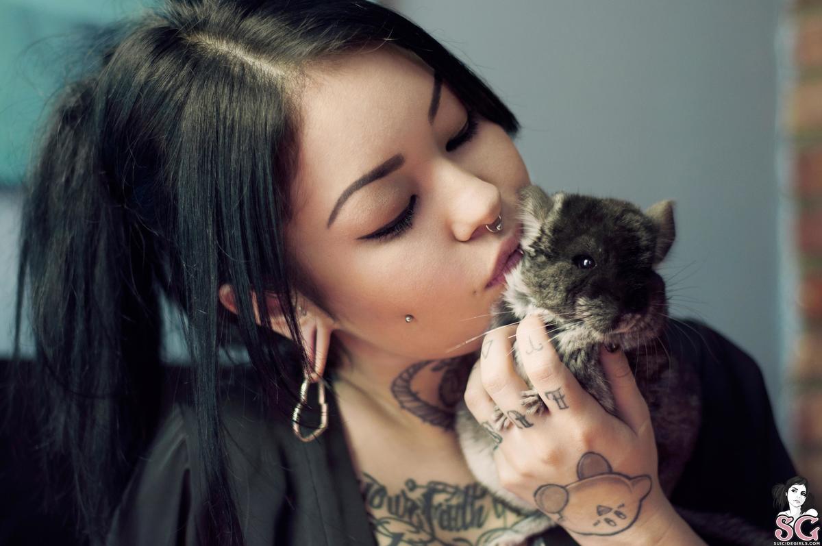 marikosuicide-chinchillin-01.jpg