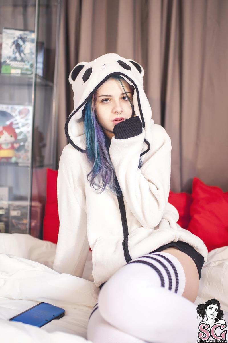 kuroha-naughtygame-01.jpg