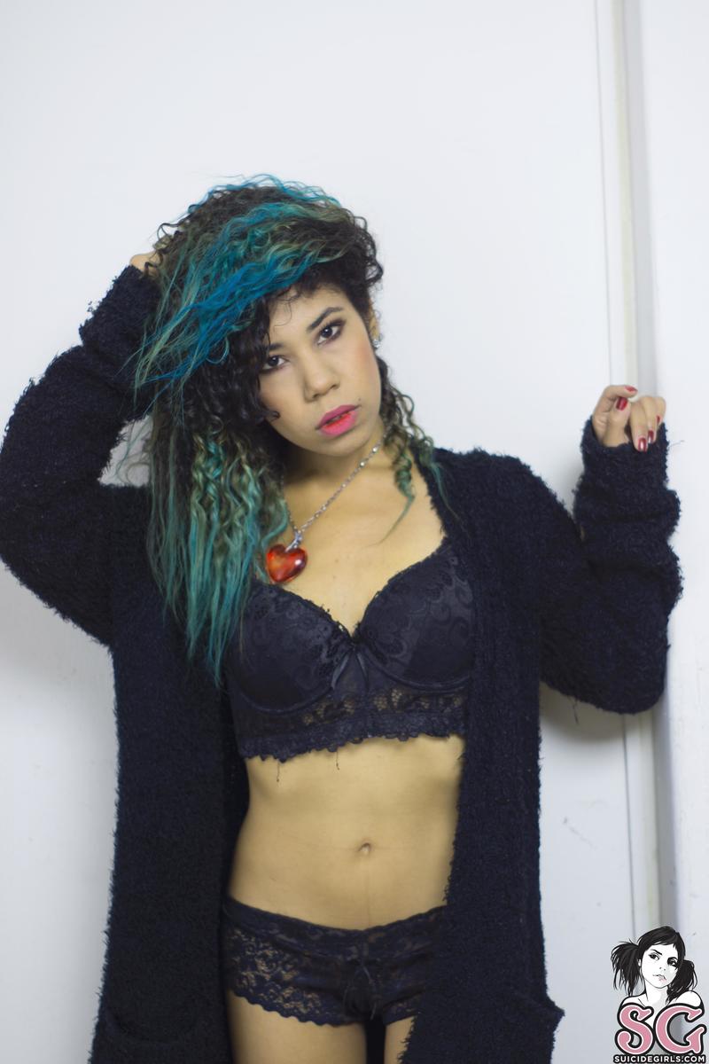 yahashikary-latina-01.jpg