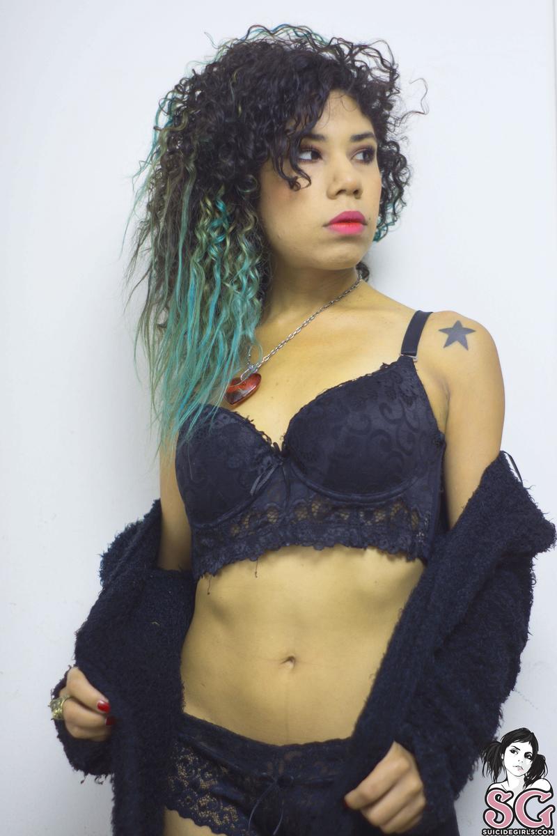 yahashikary-latina-03.jpg