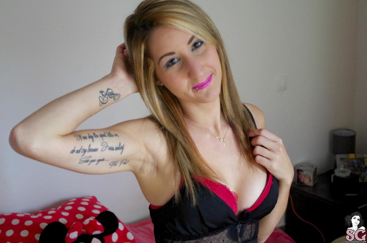 skellingtonsg-inthebedroom-05.jpg
