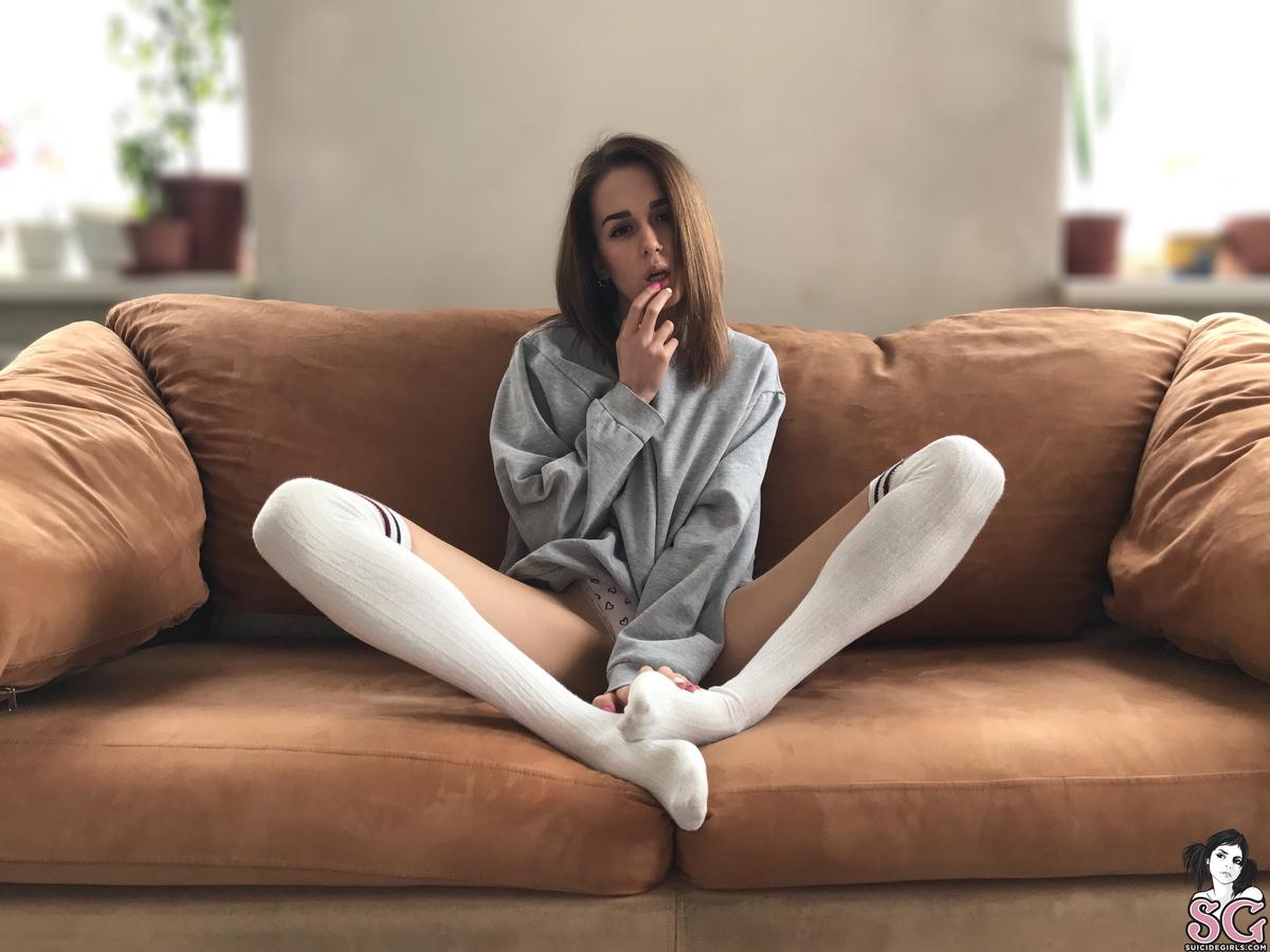 dariadee-mustardsofa-09.jpg
