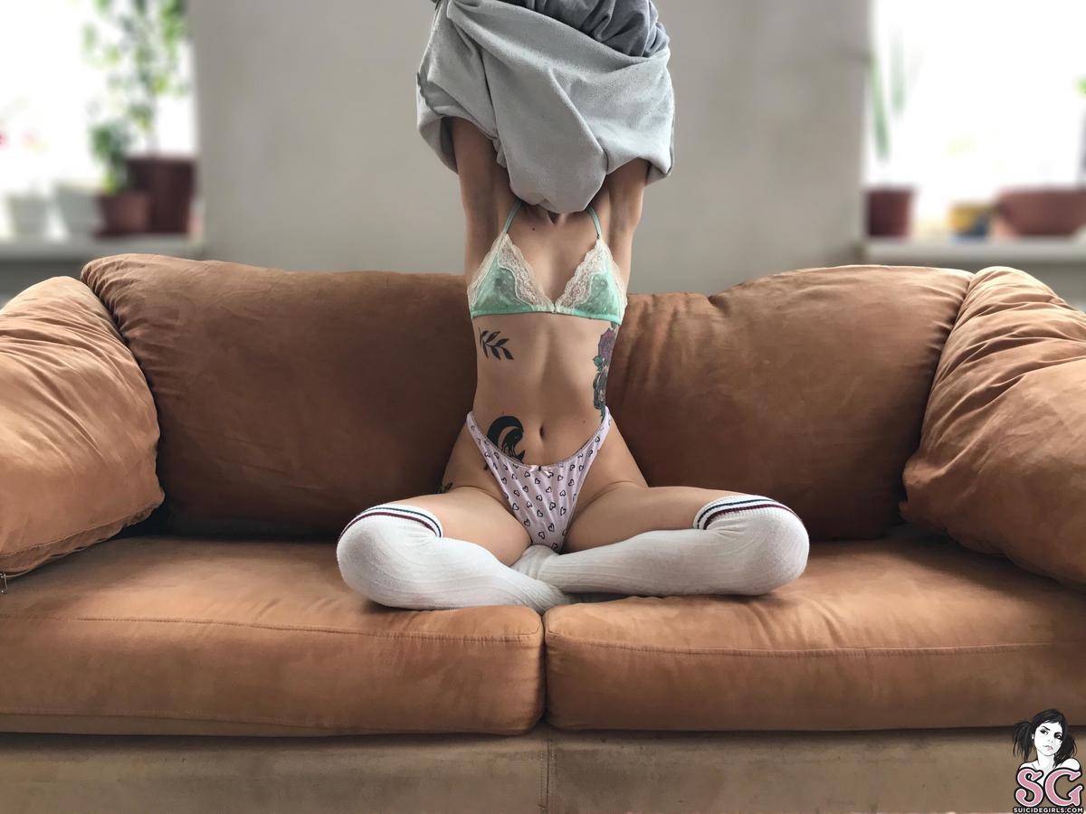dariadee-mustardsofa-13.jpg