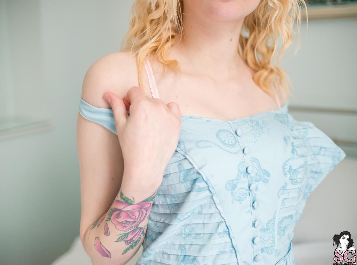 cirenix-alicesteaparty-03.jpg