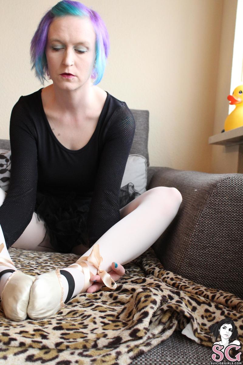 karikarma-shutupanddancewithme-01.jpg