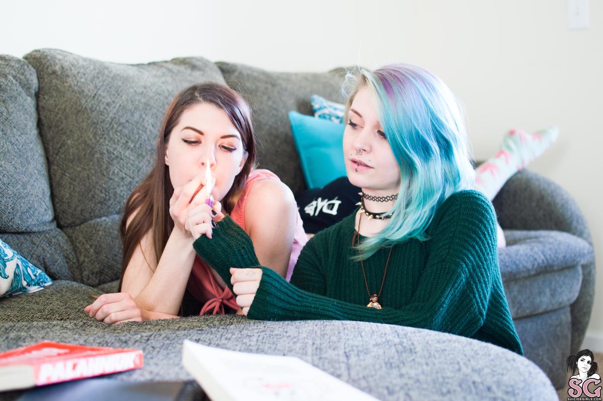 smokinsuicide-happydaze-05.jpg