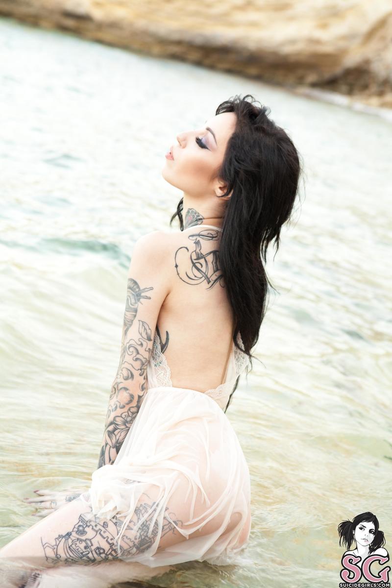 wildines-summeronasolitarybeach-27.jpg