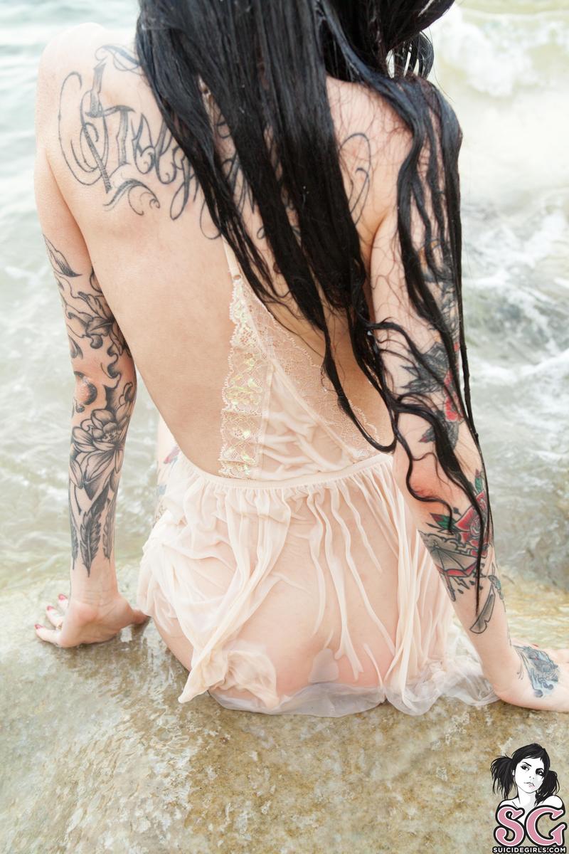 wildines-summeronasolitarybeach-31.jpg