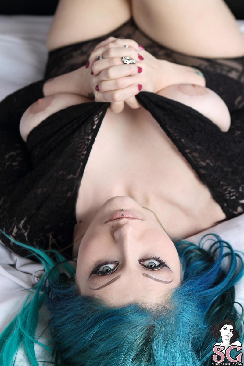 lagoona-lightinblacklace-15.jpg