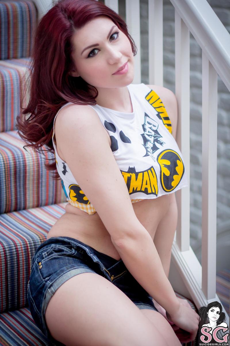 amberbambi-heybatgirl-03.jpg