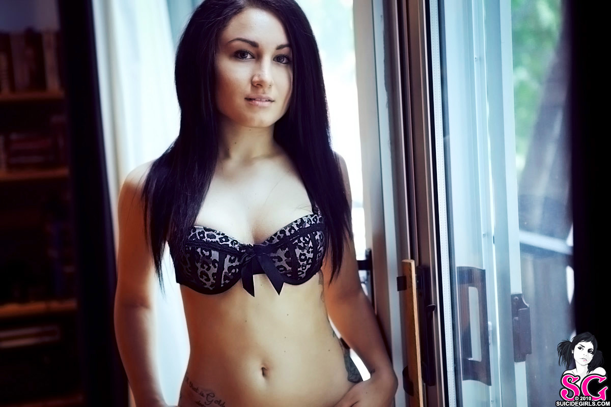 gabriella-themask-01.jpg