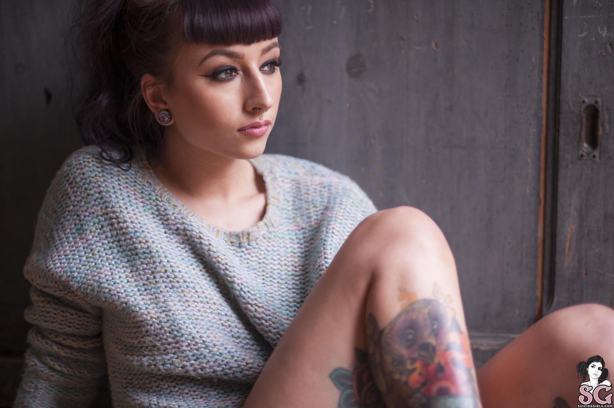 charlottelou-sweaterweather-01.jpg