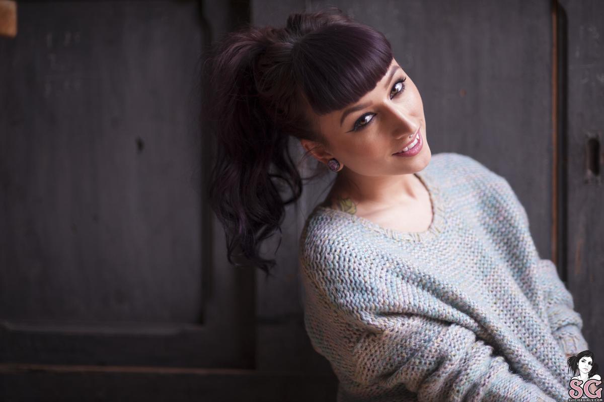 charlottelou-sweaterweather-05.jpg