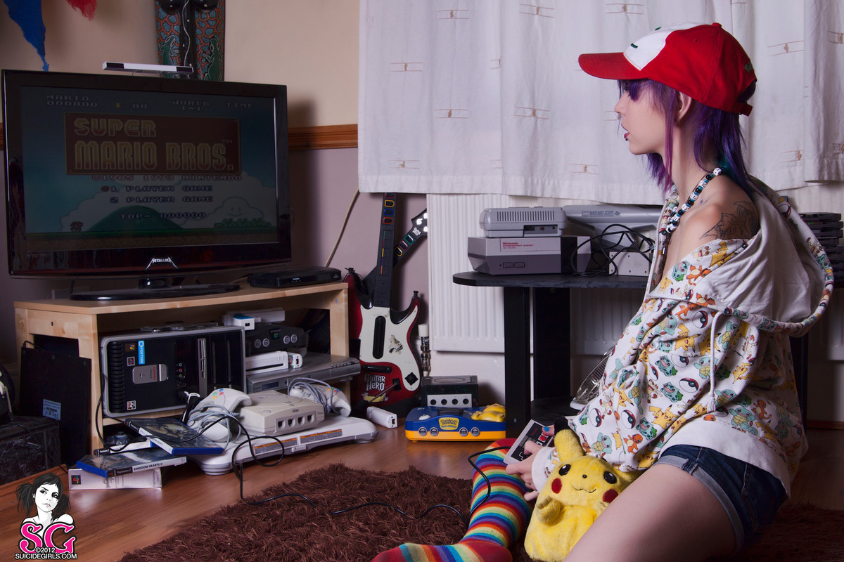 cheska-playinggames-03.jpg
