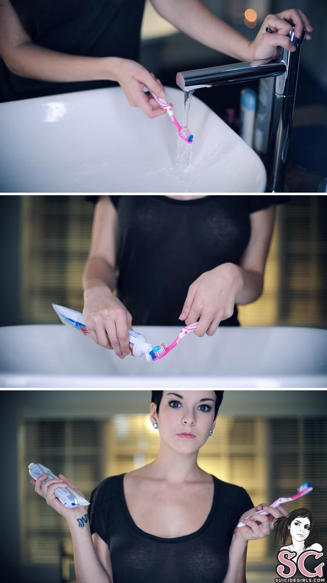 essence-bathroomhabits-01.jpg