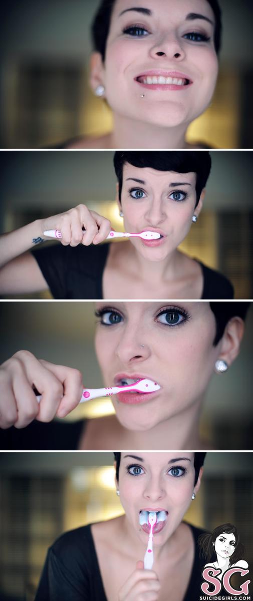 essence-bathroomhabits-03.jpg