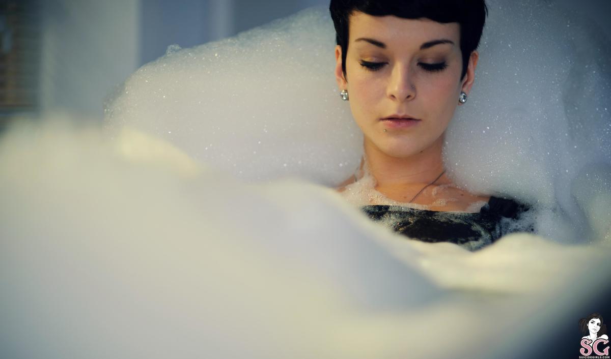 essence-bathroomhabits-21.jpg