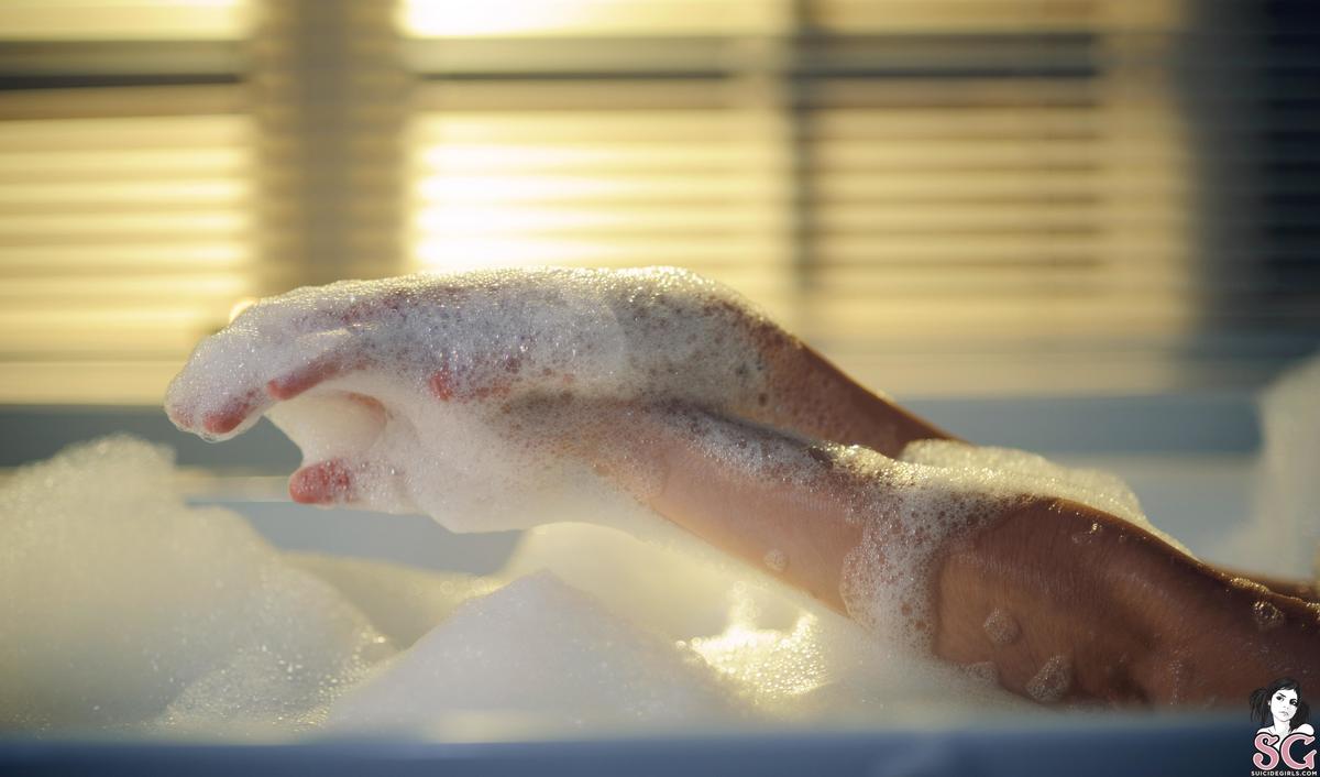 essence-bathroomhabits-23.jpg