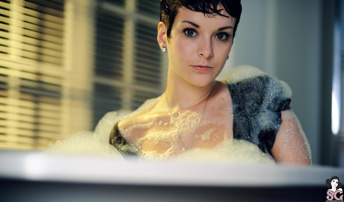 essence-bathroomhabits-29.jpg