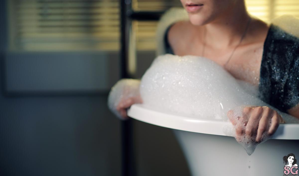 essence-bathroomhabits-31.jpg