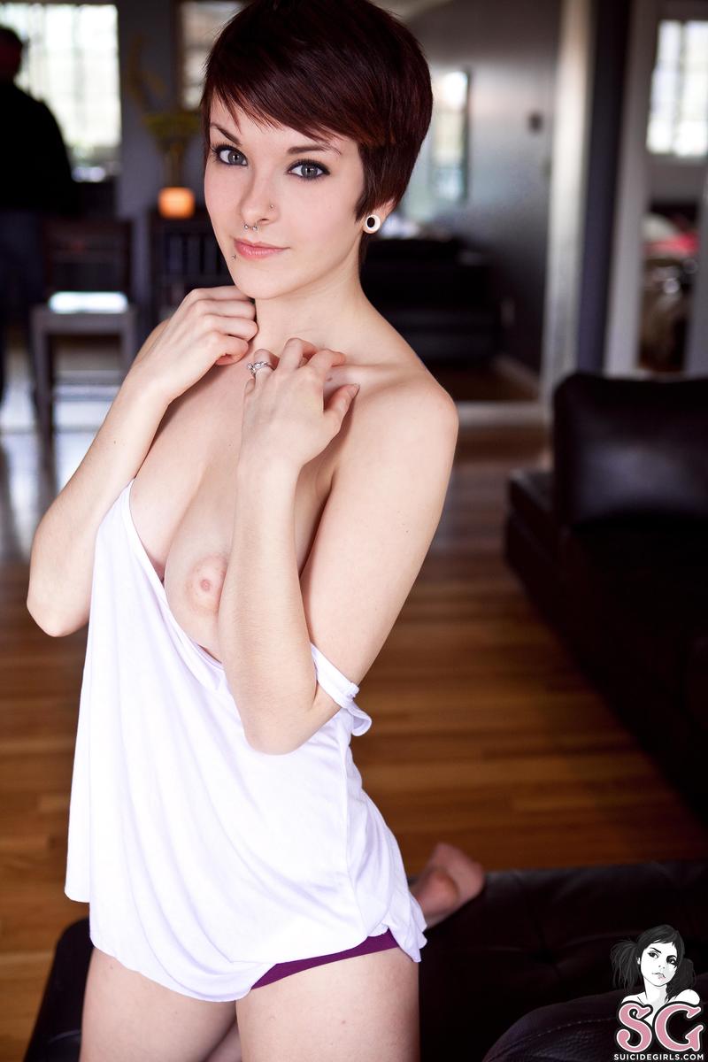 essence-cantbehave-09.jpg