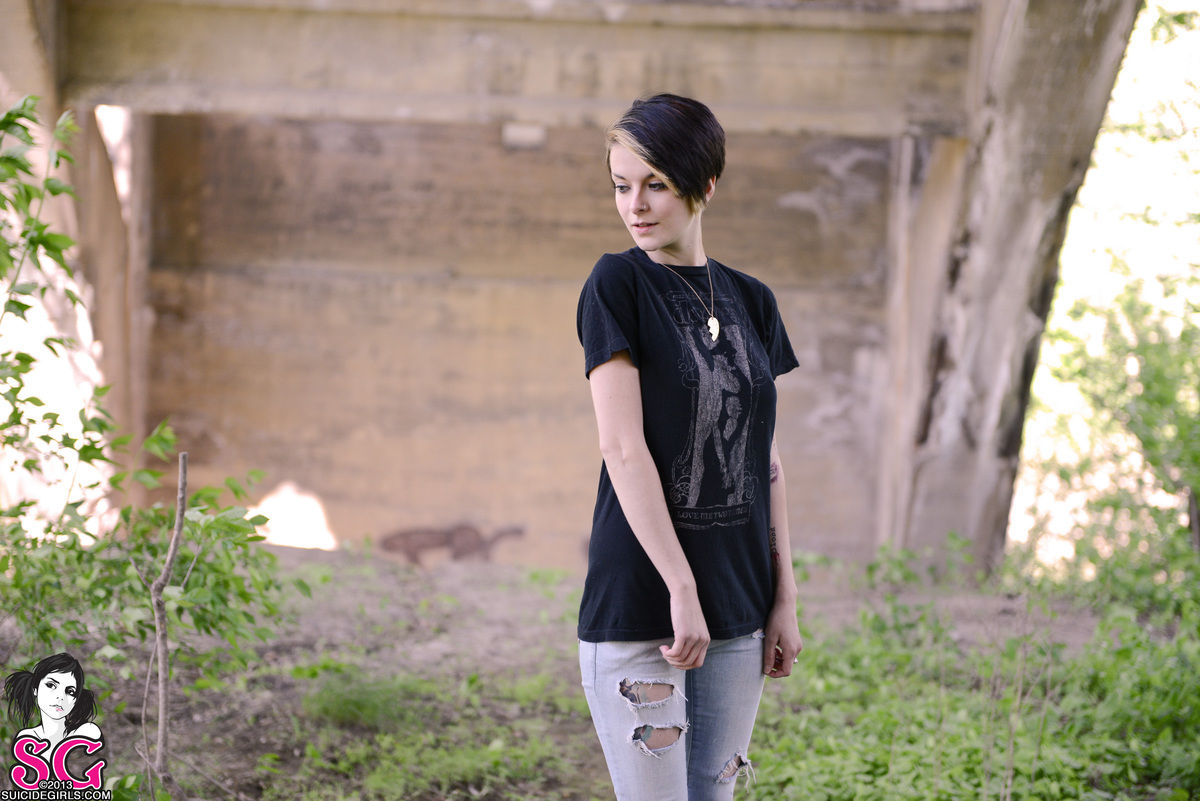 essence-waitingforthesun-03.jpg