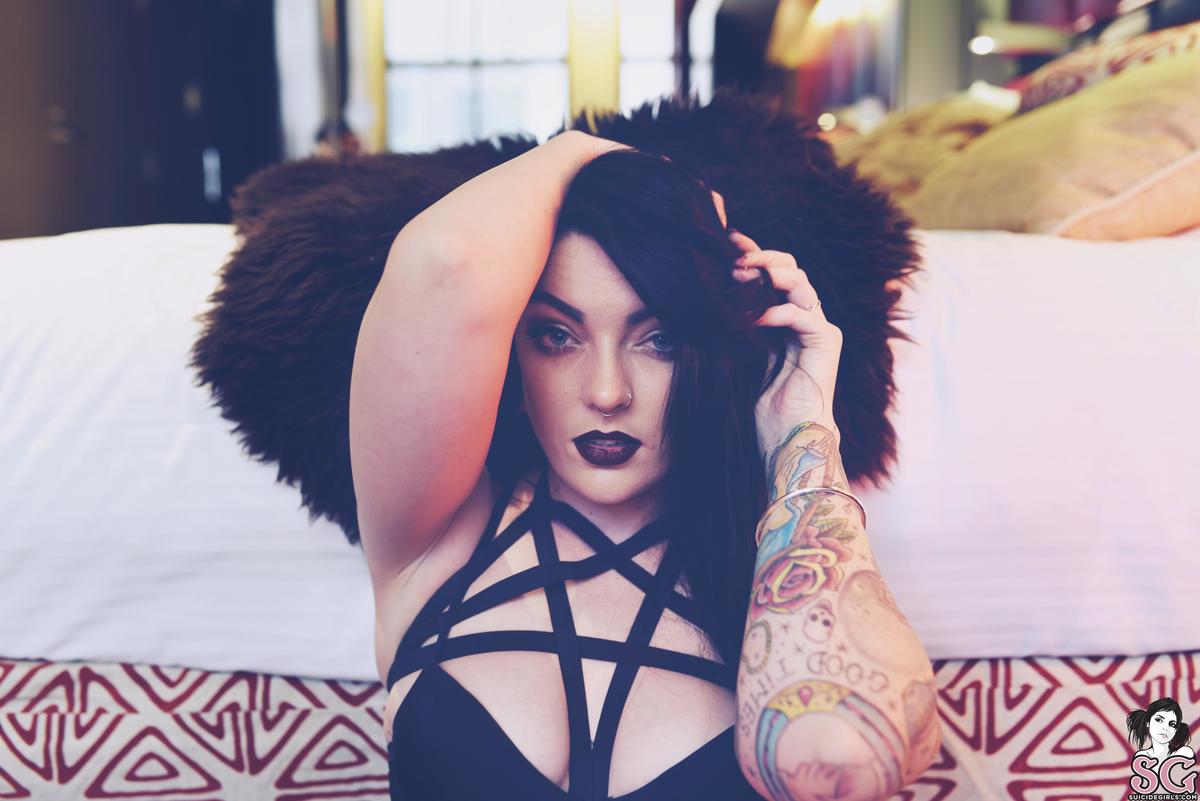 aubrey-taintedlove-19.jpg