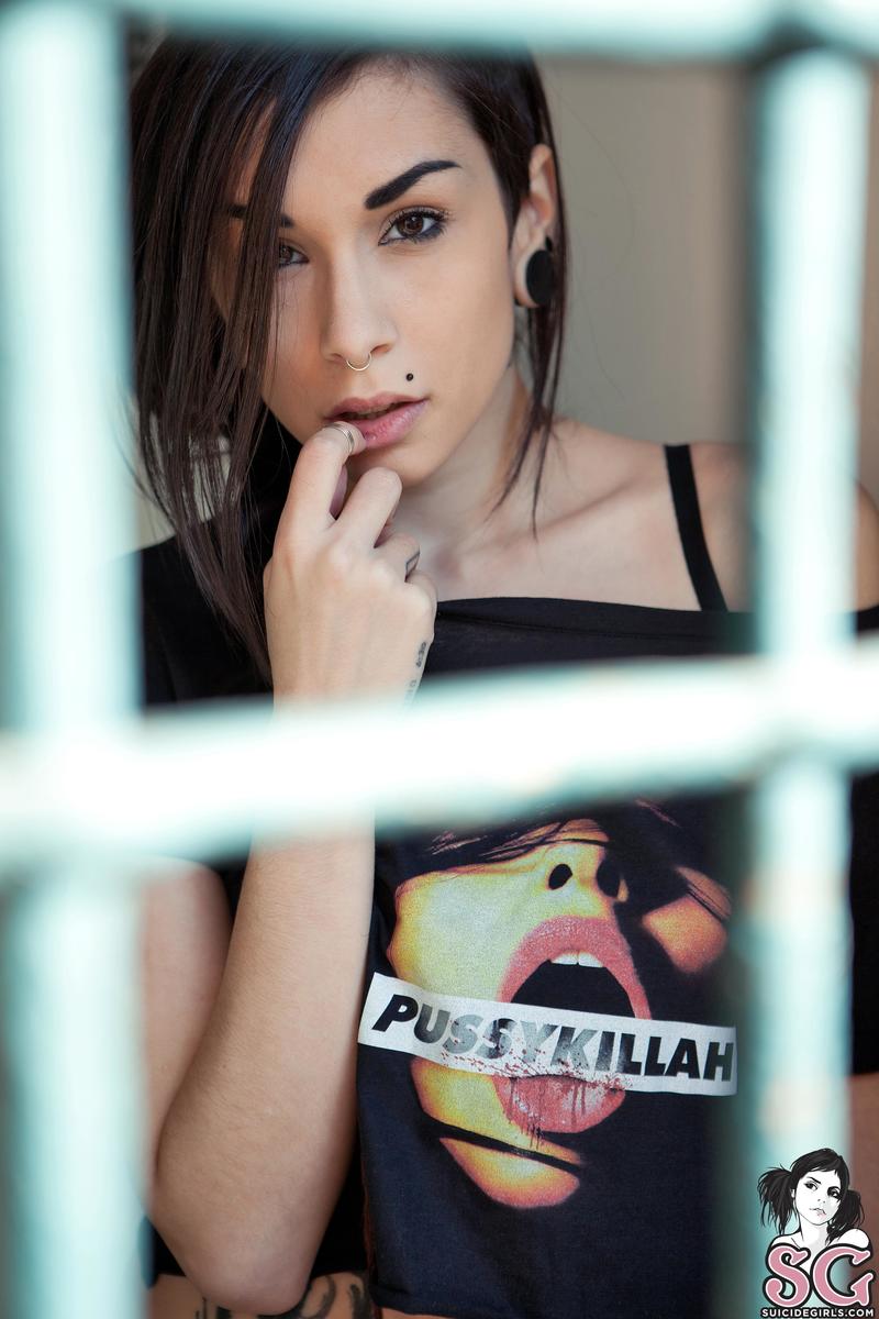 slim-insidethecage-01.jpg