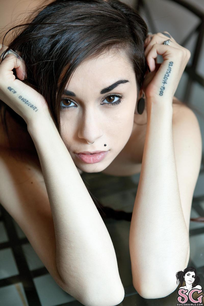 slim-insidethecage-29.jpg