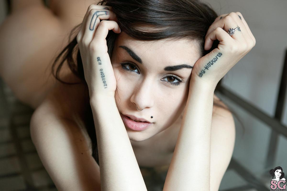 slim-insidethecage-31.jpg