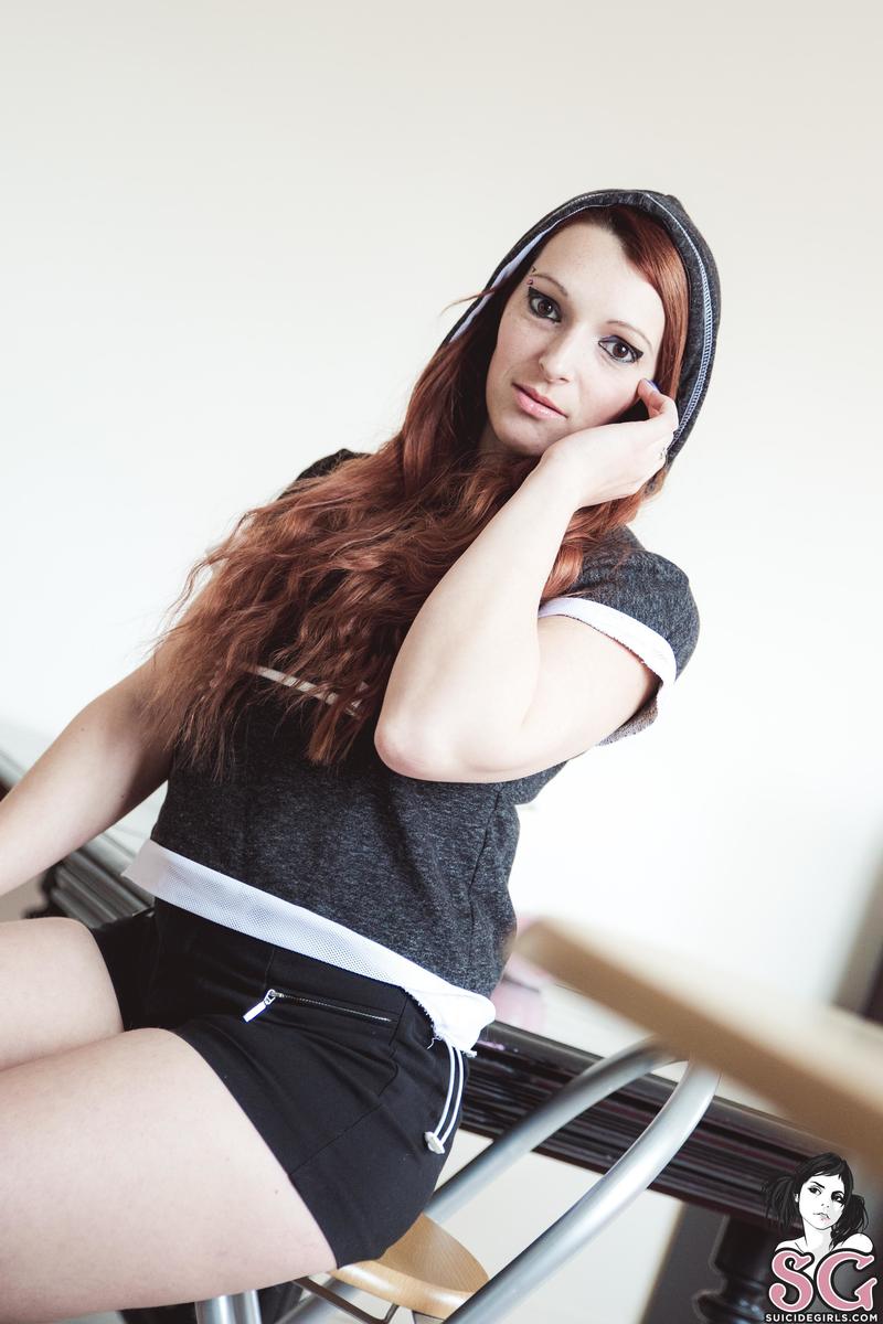 felinagirly-womanchild-01.jpg