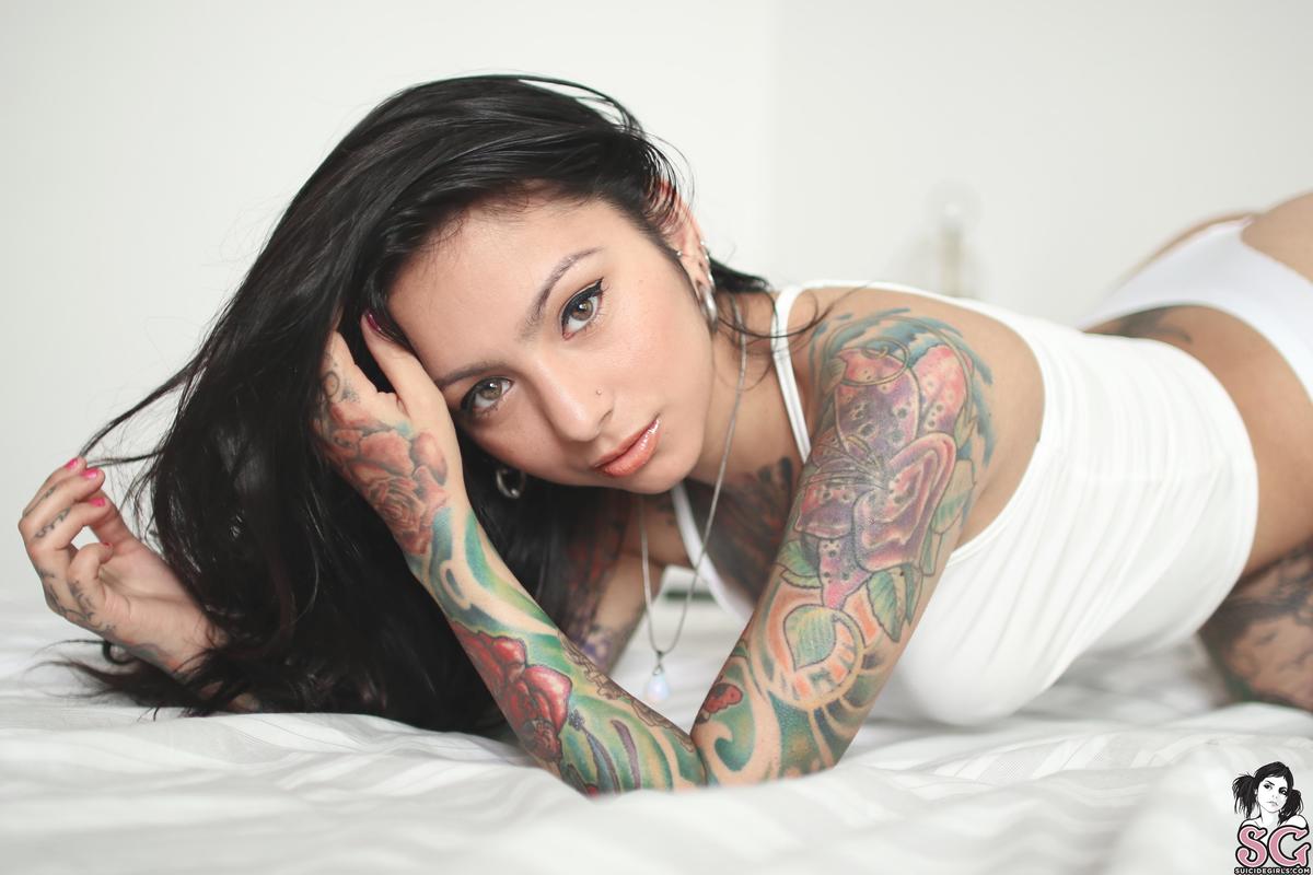 eliona-latincharm-03.jpg