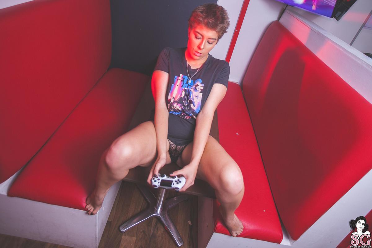 leighvixen-gameover-23.jpg