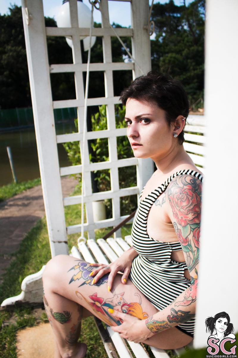 camy-silenceisgolden-11.jpg