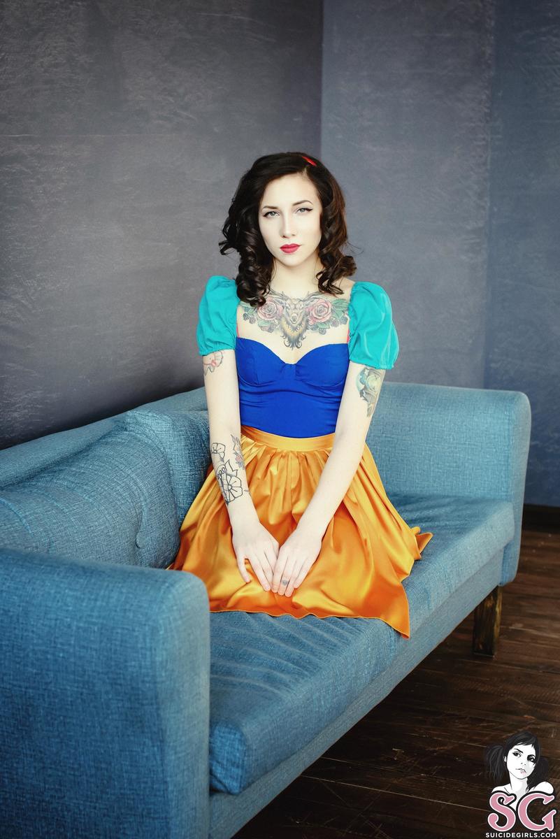 leajey-snowwhite-01.jpg