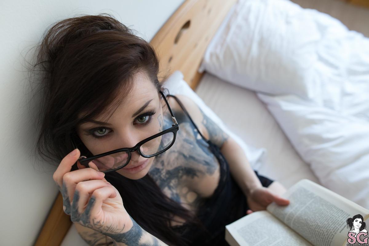 arlenezerouno-toomuchlove-03.jpg