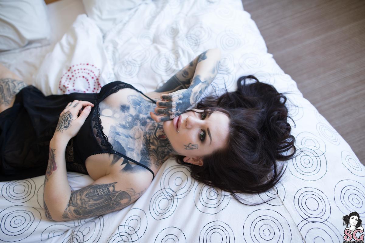 arlenezerouno-toomuchlove-07.jpg