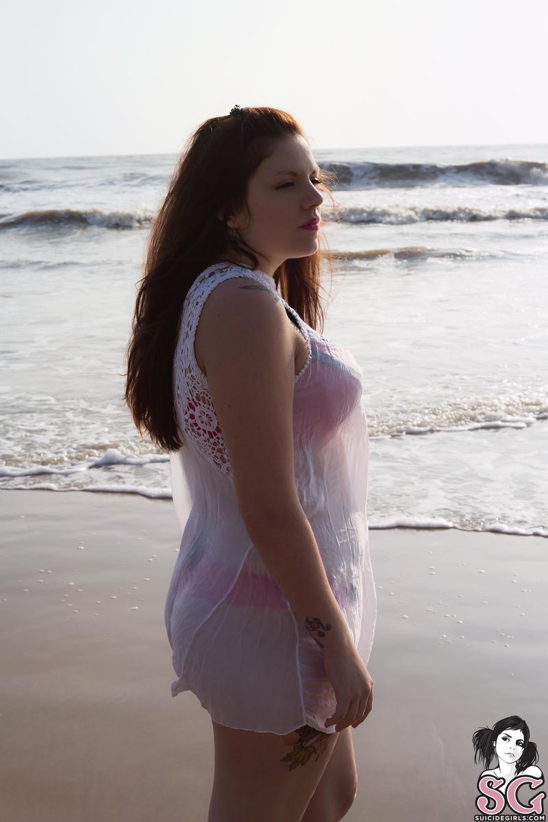 tsounachaplin-amomentonthesand-01.jpg