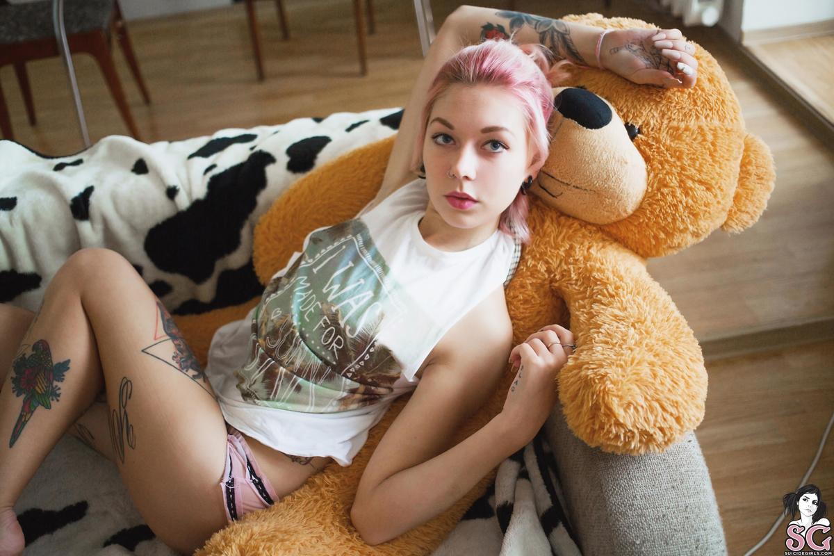 glene-teasingteddy-01.jpg