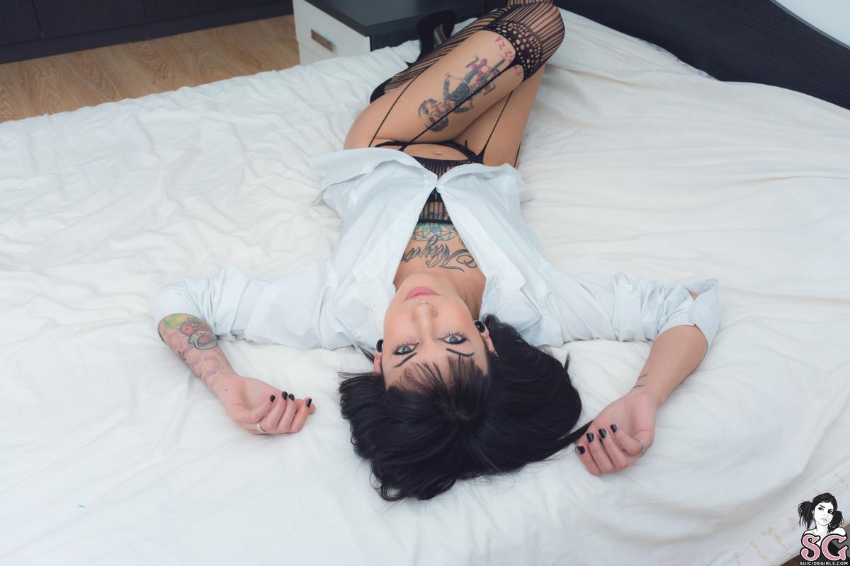 sanaeg-morningbedroom-05.jpg